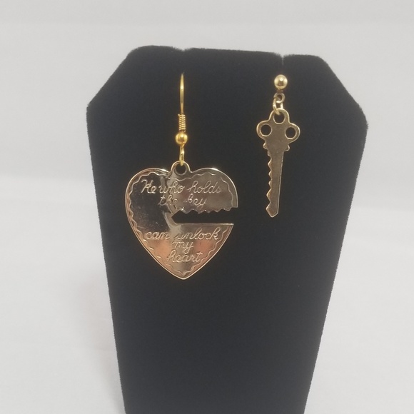 Vintage Key to my Heart Romantic Love Earrings - Picture 2 of 4